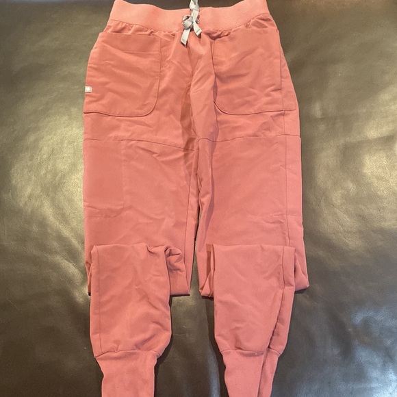 Figs XS Tall Joggers in Mauve - Picture 3 of 4
